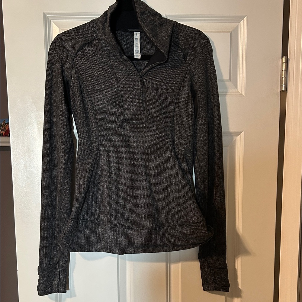 Lululemon Athletica Black and White Knit Top